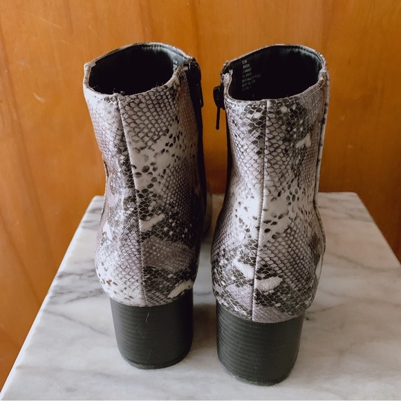 NEW Esprit Snake print ankle boots Size 8.5 womans - Picture 3 of 5
